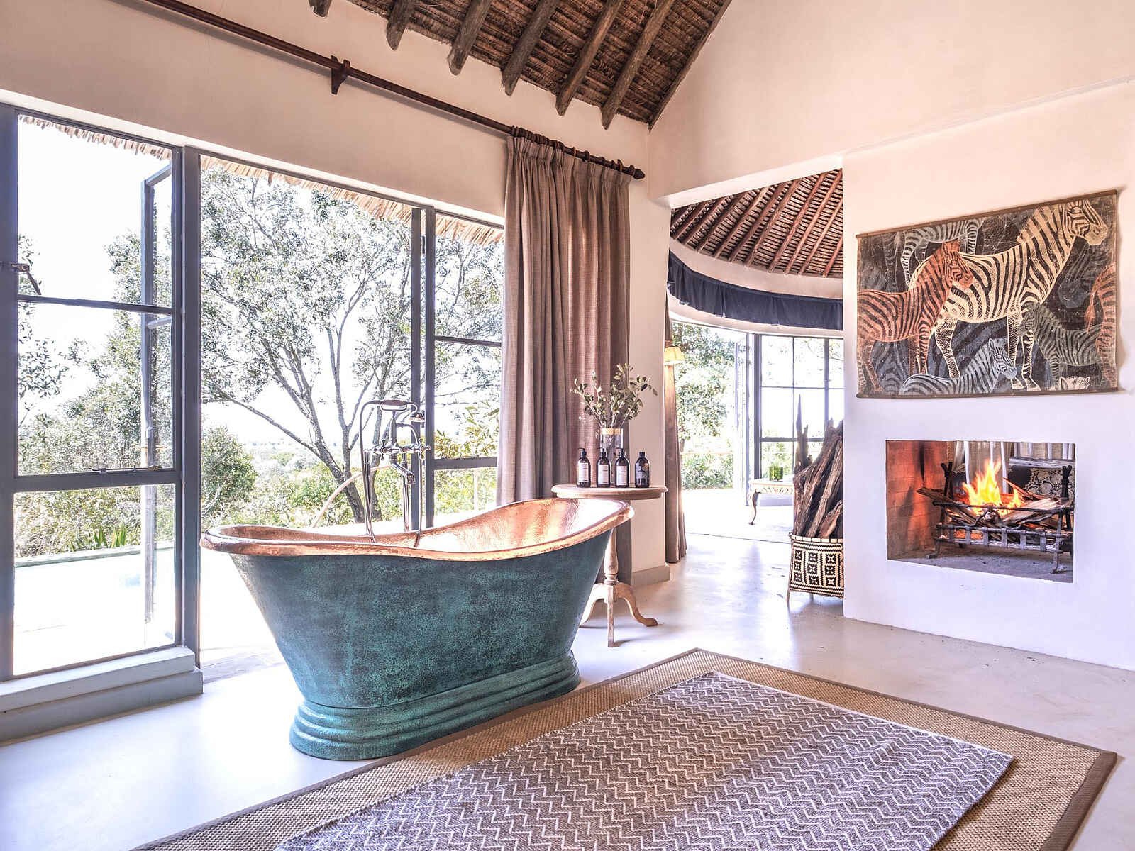 Governors' Mugie: Badewanne vorm Kamin Governors' Mugie: Badewanne vorm Kamin