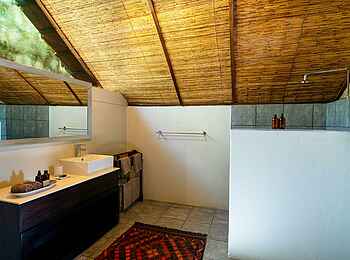 Ichingo Chobe River Lodge: Das Badezimmer Ichingo Chobe River Lodge: Das Badezimmer