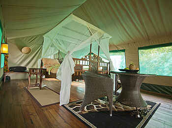 Katuma Bush Lodge: Gemütlicher Korbsessel im Gästezelt