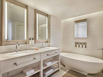 LUX Belle Mare: Das Badezimmer einer Junior Suite LUX Belle Mare: Das Badezimmer einer Junior Suite