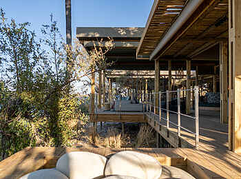 Victoria Falls River Lodge - Malachite Luxury Tented Suites: Die großzügige Terrasse Victoria Falls River Lodge - Malachite Luxury Tented Suites: Die großzügige Terrasse