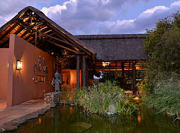 Mateya Safari Lodge: Außenansicht der Rezpetion