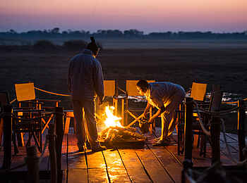 Mukambi Busanga Plains Camp: Lagerfeuer Mukambi Busanga Plains Camp: Lagerfeuer