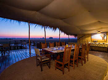 Mukambi Busanga Plains Camp: Speisezelt mit Aussicht Mukambi Busanga Plains Camp: Speisezelt mit Aussicht