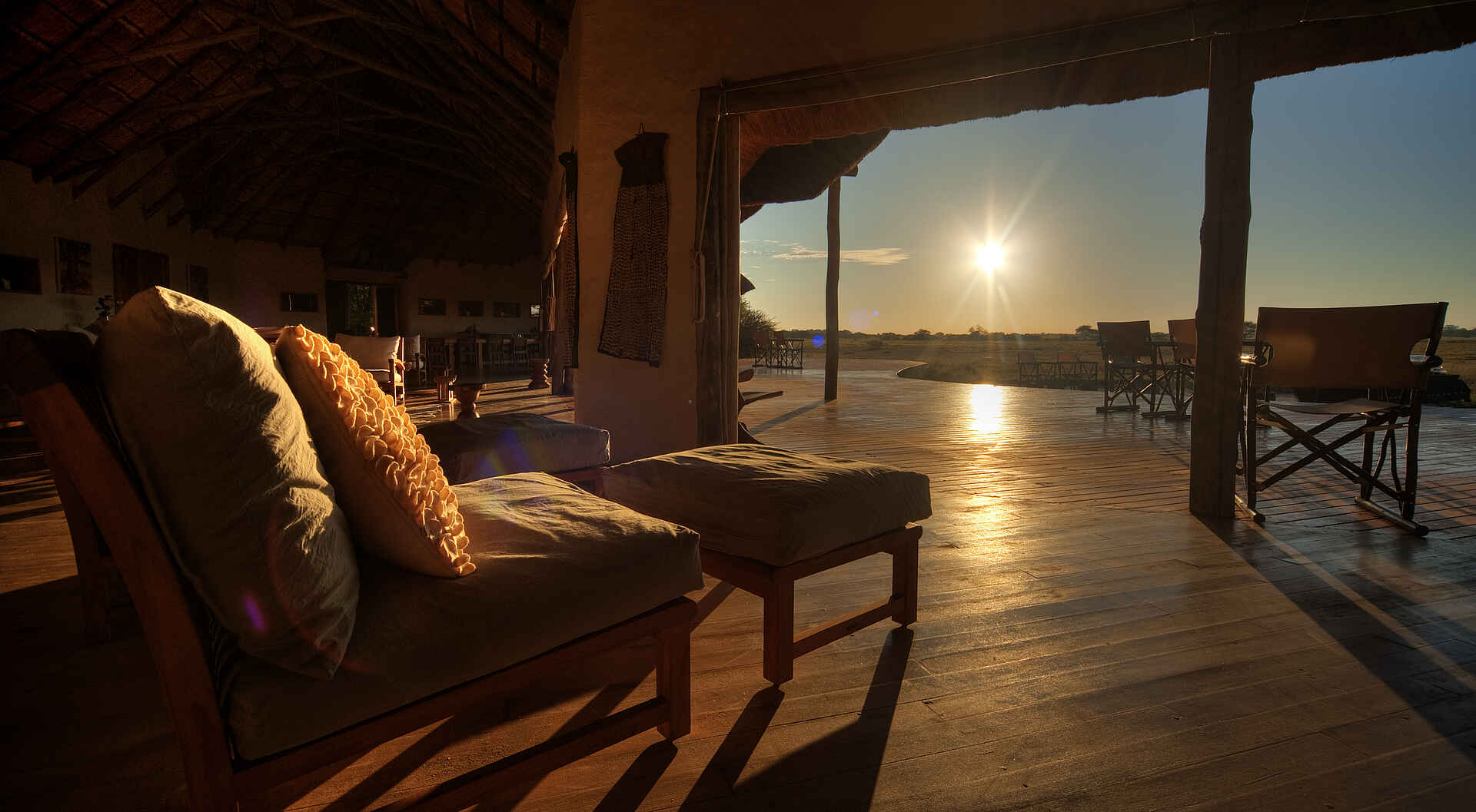 Nxai Pan Camp: Abendsonne in der Lounge