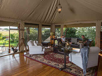 Sand River Masai Mara Camp: Gäste in der Lounge Sand River Masai Mara Camp: Gäste in der Lounge