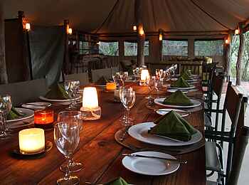 Sango Safari Camp: Gedeckter Tisch