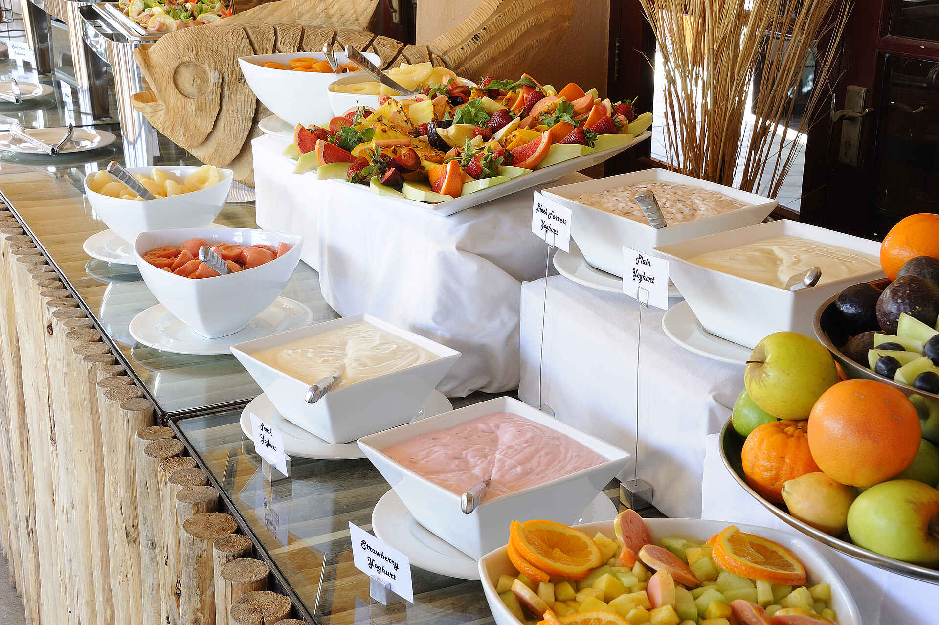 Adventure Center, Adventure Centre, Eco Award, Eco Award Namibia, Game Drives, Heißluftballon, Luxus, Nachhaltigkeit, Namib, Namib Wüste, Namibia, Namib-Naukluft, Namib-Naukluft-Nationalpark, Natur, Naturwanderungen, Sanddünen, Savanne, Sesriem, Sesriem-Canyon, Sesriem-Gate, Sossusvlei, Sossusvlei Lodge, Taleni Africa Tourism Holdings Ltd, Umwelt, Frühstück, Service, afrikarma, afrikarma.de, Naukluftgebirge