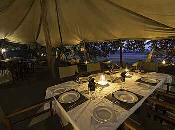 Tena Tena Camp: Gedeckter Tisch