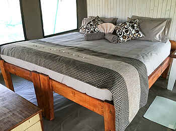 Bushman Plains Camp: Doppelbett Bushman Plains Camp: Doppelbett
