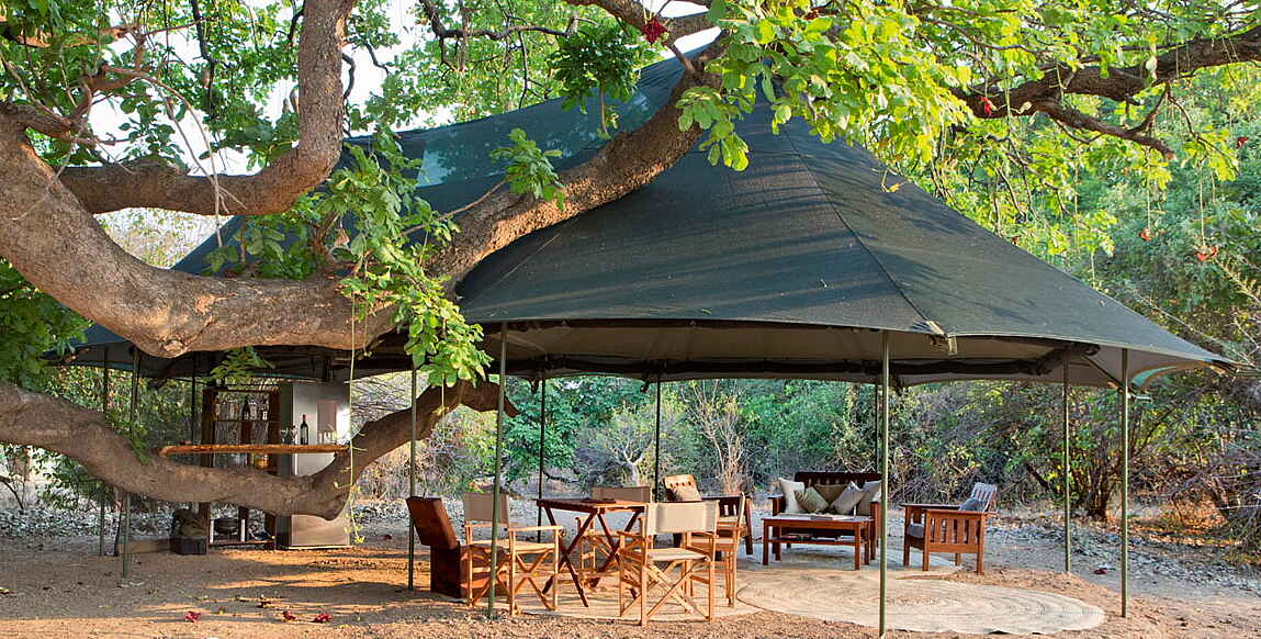 Mapazi Camp, Bar, Chitenje, Deb Tittle, Elefant, Loxodonta Africana, Luangwa River, Pirsch, South Luangwa National Park, Walking Safari, Afrikarma, Afrikarma Safaris, Afrikarma Safaris. Wildnis. Hautnah., Afrikarma.de