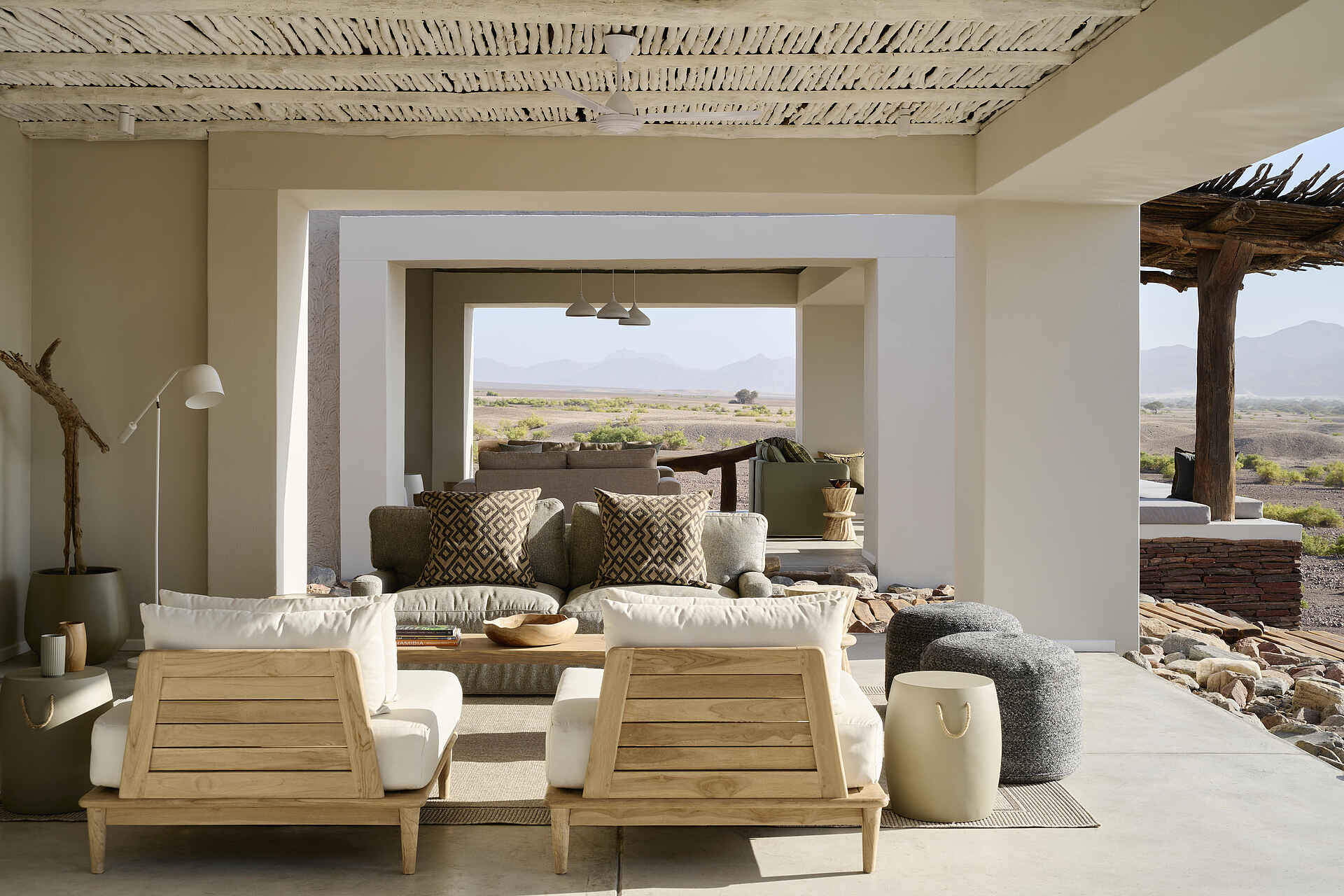 Okahirongo Elephant Lodge: Lounge Terrasse