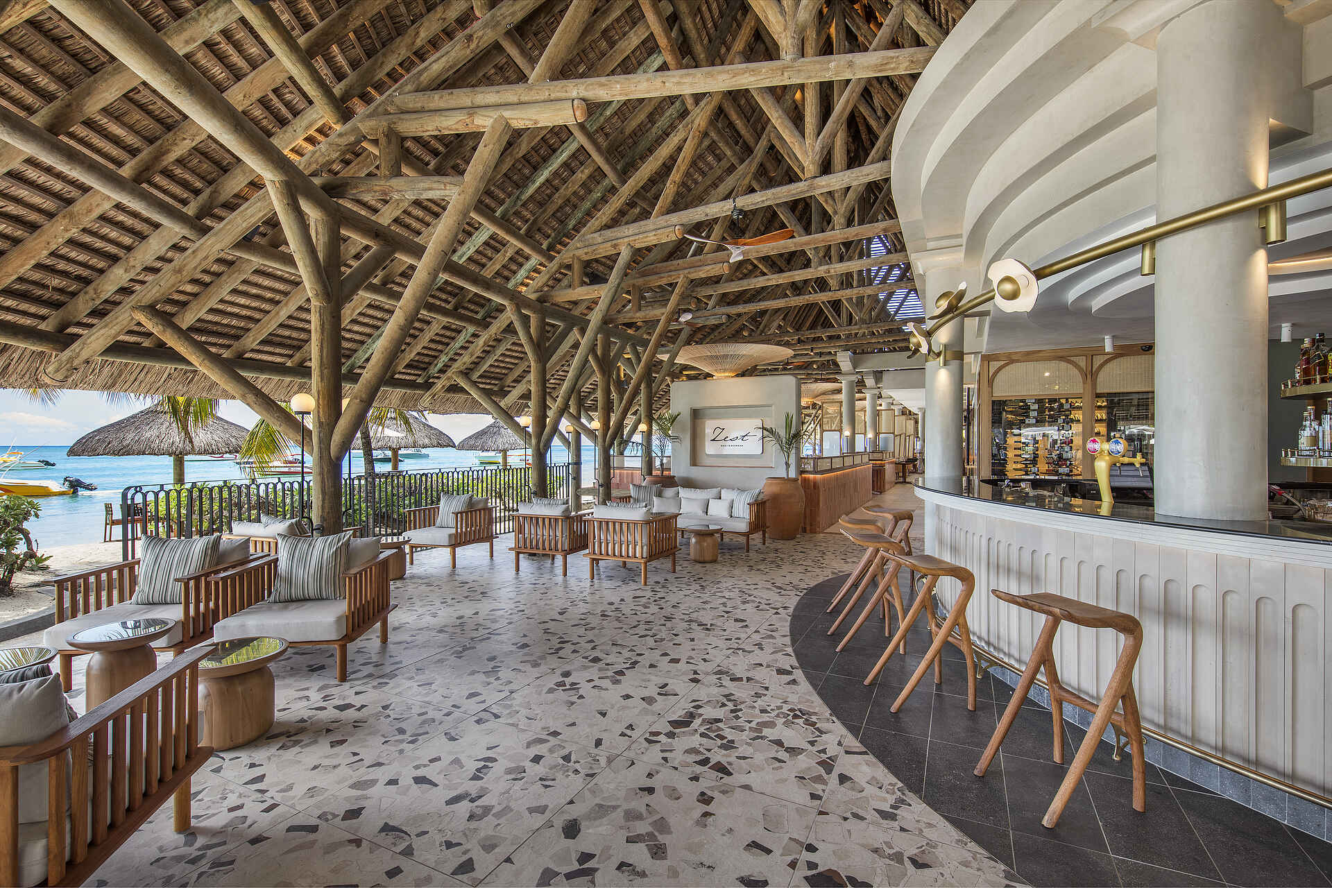 Paradis Beachcomber Golf Resort and Spa: Strandbar