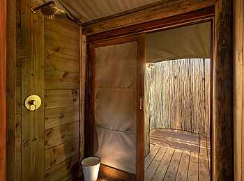 Sable Alley Camp: Innen- und Außendusche