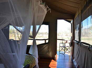 Sango Safari Camp: Innenansicht eines Zeltes