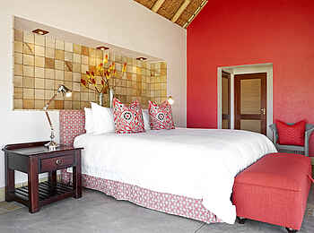 Jacis Sabi House: Schlafzimmer im Haupthaus