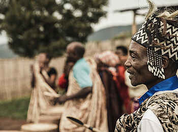 One and Only Nyungwe House: Einheimische bei einer Vorführung One and Only Nyungwe House: Einheimische bei einer Vorführung