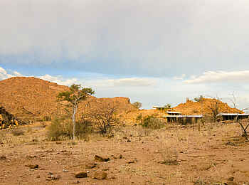 Ozondjou Trails: Camp in der Landschaft