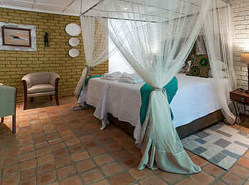 Bayete Guest Lodge: Bett mit Moskitonetz