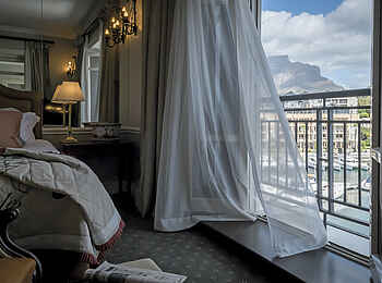Cape Grace Hotel: View of Table Mountain Cape Grace Hotel: View of Table Mountain