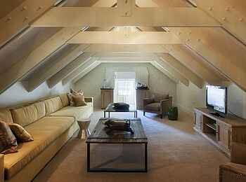 La Cle des Montagnes: Lounge auf dem Dachboden in der Villa La Grange La Cle des Montagnes: Lounge auf dem Dachboden in der Villa La Grange