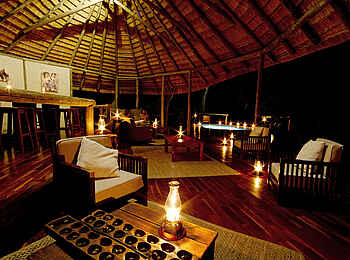 Lagoon Camp: Abendliche Lounge Lagoon Camp: Abendliche Lounge