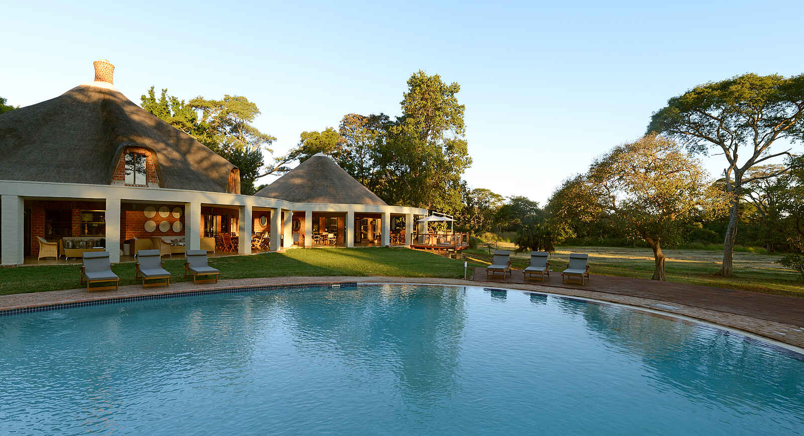 Lilayi: Garten und Swimming Pool Lilayi: Garten und Swimming Pool