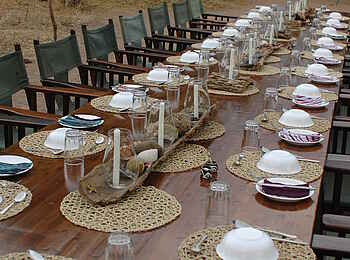 Mdonya Old River Camp: Esstisch