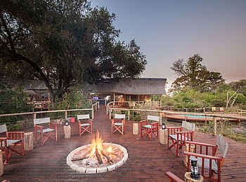 Rra Dinare Camp: Feuerstelle vor dem Haupthaus