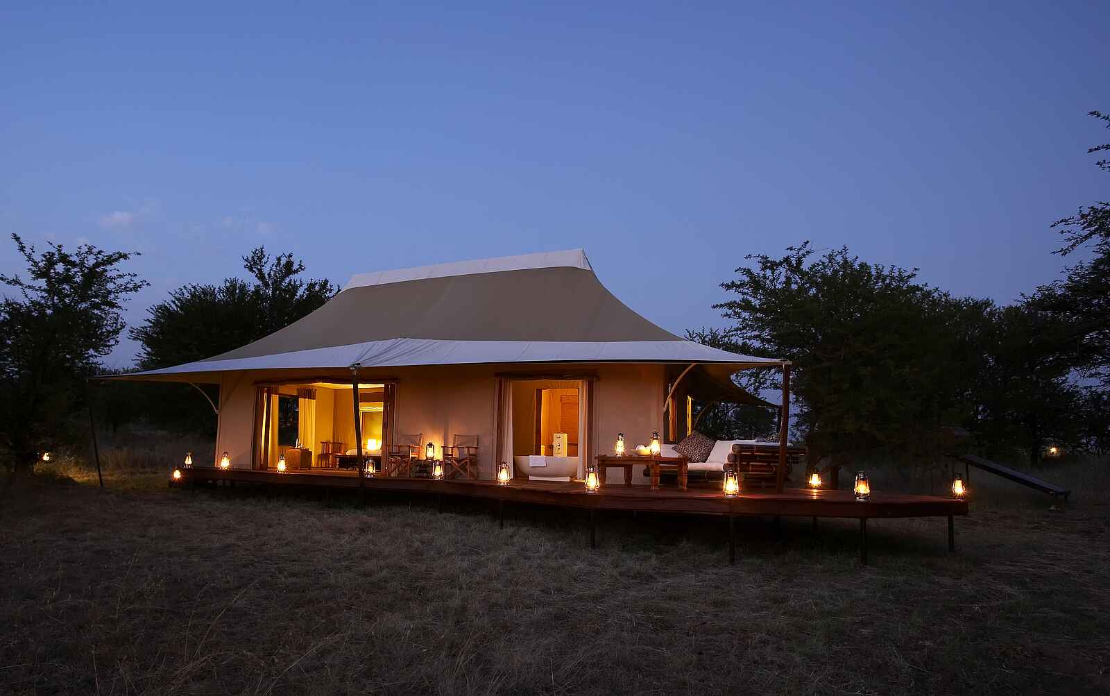 Sayari Camp: Gästesuite am Abend Sayari Camp: Gästesuite am Abend