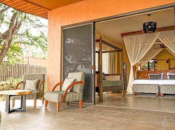 Soroi Samburu Lodge: Blick in die Unterkunft von der Terrasse