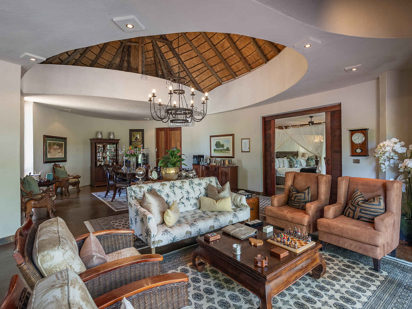 Tintswalo Safari Lodge: Das Wohnzimmer der Baines Suite Tintswalo Safari Lodge: Das Wohnzimmer der Baines Suite