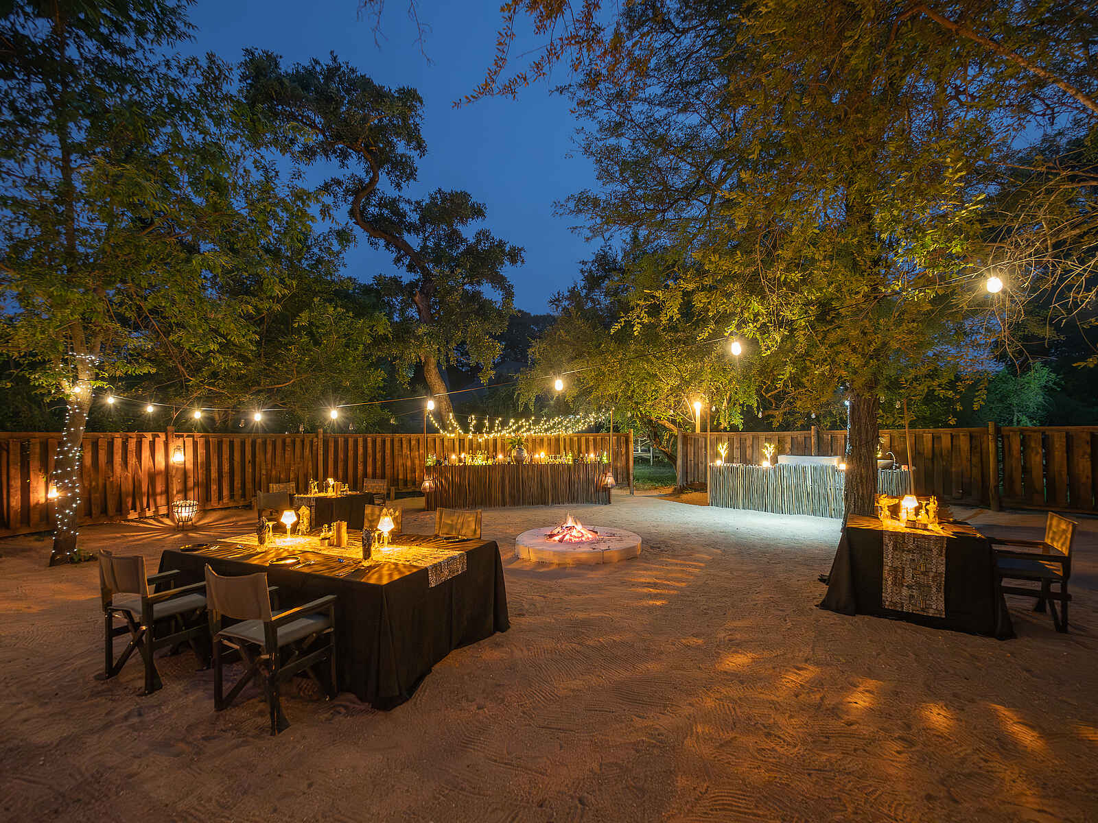 Tintswalo Safari Lodge: Ein Boma Dinner Tintswalo Safari Lodge: Ein Boma Dinner