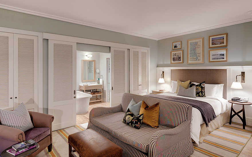 Strand Hotel Swakopmund: Junior Suite Bett und Sofa Strand Hotel Swakopmund: Junior Suite Bett und Sofa