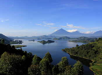 Chameleon Hills Lodge: Panoramabllick über den Lake Mutanda