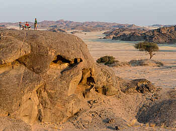 Hoanib Skeleton Coast Camp: Felsenpicknick Hoanib Skeleton Coast Camp: Felsenpicknick
