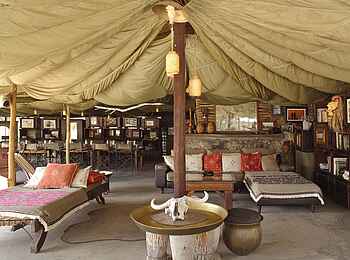 Meno a Kwena Camp: Die Lounge