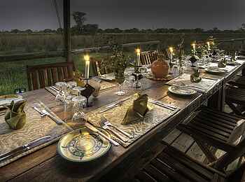 Oddball's Enclave Camp: Dinnertafel Oddball's Enclave Camp: Dinnertafel