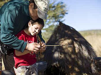 Okonjima Plains Camp: Kinder Okonjima Plains Camp: Kinder