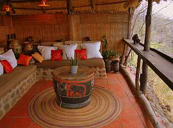 Taita Falcon Lodge: Sitzecke mit Blick Taita Falcon Lodge: Sitzecke mit Blick