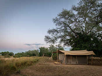 Chula Island Flycamp: Gästezelt am Ufer Chula Island Flycamp: Gästezelt am Ufer