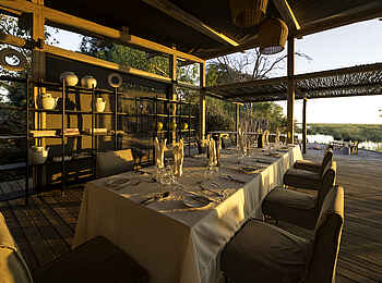 Linyanti Tented Camp: Morgensonne in der Lounge Linyanti Tented Camp: Morgensonne in der Lounge