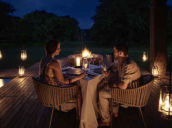 Sanctuary Chobe Chilwero: Romantisches Abendessen Sanctuary Chobe Chilwero: Romantisches Abendessen