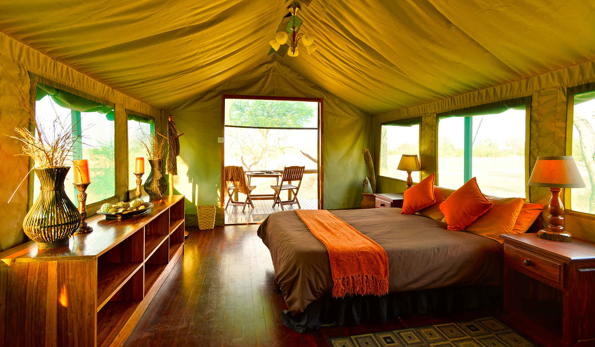 Bomani Tented Lodge, Hwange, Hwange National Park, Imvelo Safari Lodges, Simbabwe, Bett, Doppelbett, Einrichtung, Gästeunterkünfte, Hornbill Tent, Zelte, Afrikarma, Afrikarma Safaris, Afrikarma Safaris - Wildnis. Hautnah., Afrikarma.de