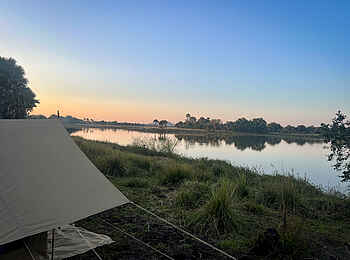 Charlie Ugalla Safari Camp: Ausblick über den Fluß