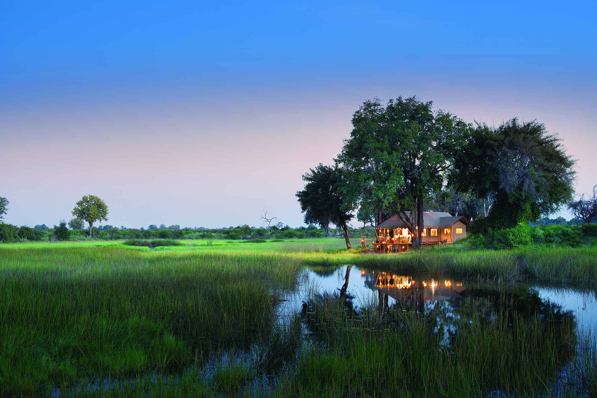 Duba Explorers Camp: Gästezelt am Abend Duba Explorers Camp: Gästezelt am Abend