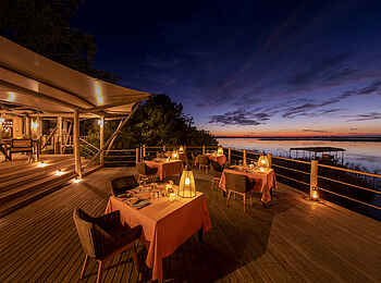 Duma Tau Camp: Zentrale Terrasse Duma Tau Camp: Zentrale Terrasse