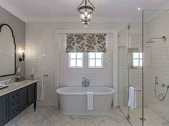 Long Lee Manor Lodge: Manor House Suite Bad Long Lee Manor Lodge: Manor House Suite Bad