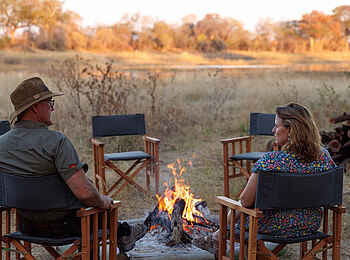 Luiana Plains Expedition Camp: Entspannen am Feuer