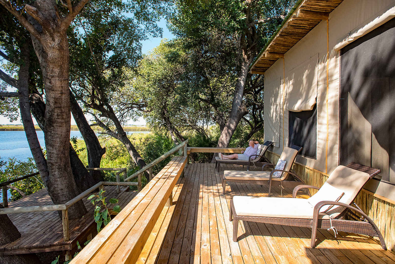 Mopriri Camp: Terrasse im Wellnessbereich Mopriri Camp: Terrasse im Wellnessbereich